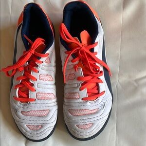 Puma  Youth Black And White Soccer Cleats. Good Condition. Size 6.